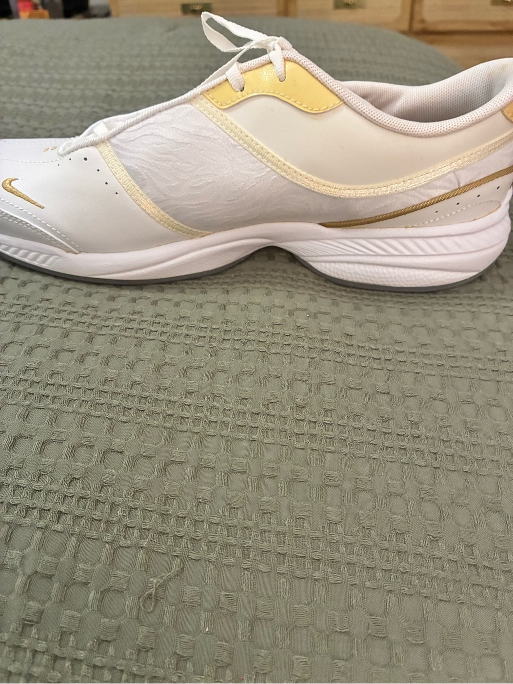 Nike Women’s White and Gold Low-Top Athletic Sneakers - Picture 4 of 7